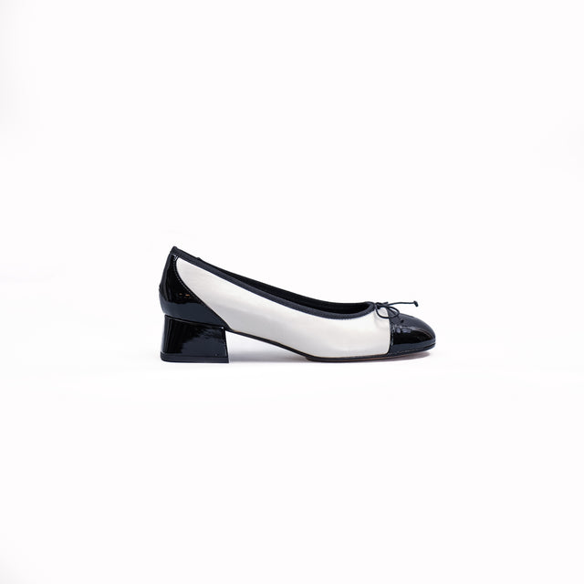 Divine follie-Ballerina con tacco bicolore - off white/nero