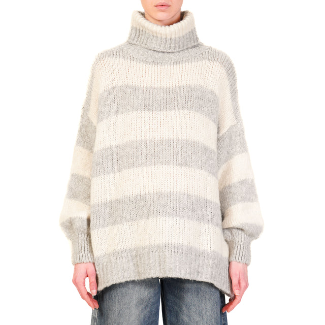 Zeroassoluto-Maglia mohair collo alto a righe - perla/burro