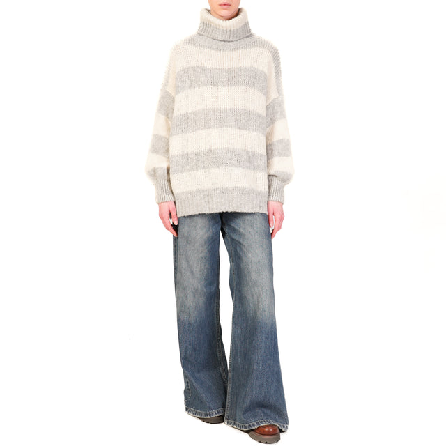 Zeroassoluto-Maglia mohair collo alto a righe - perla/burro