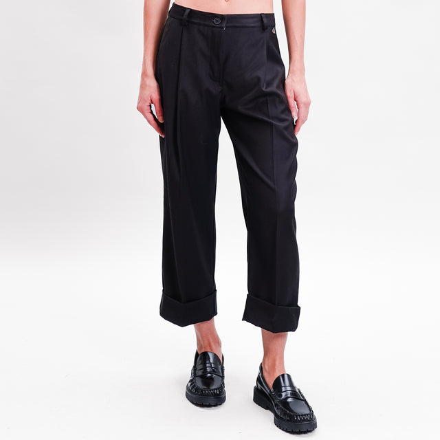 Dixie-Pantalone crop con pinces e risvolto - nero