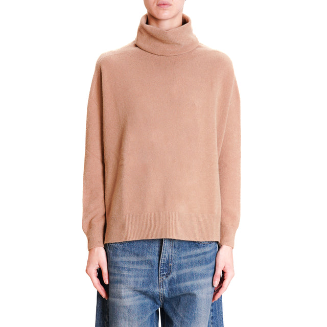 Kontatto-QS High neck sweater with side slits - caramel