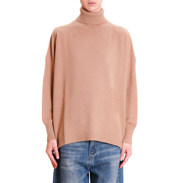 Kontatto-QS High neck oversized sweater - caramel