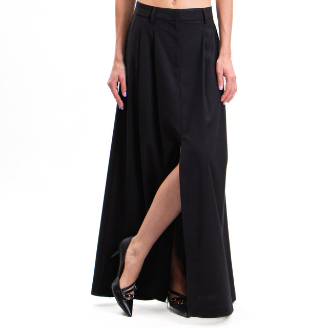 Souvenir-Pleated Skirt with Front Slit - Black