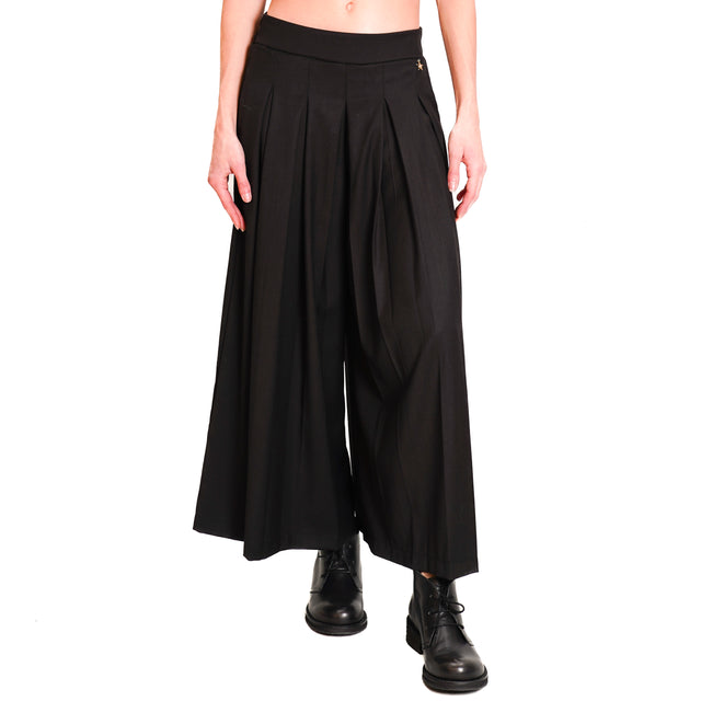 Souvenir-Pleated elastic back skirt - black