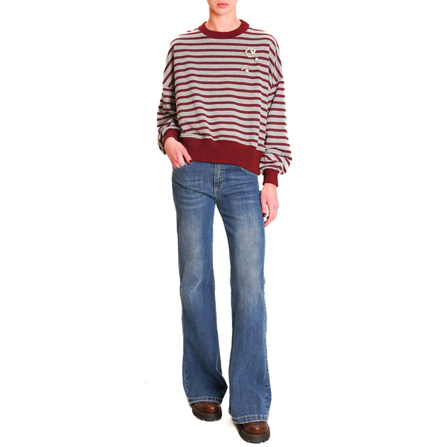 Souvenir-Striped Sweatshirt with Pins - Wine/Grey