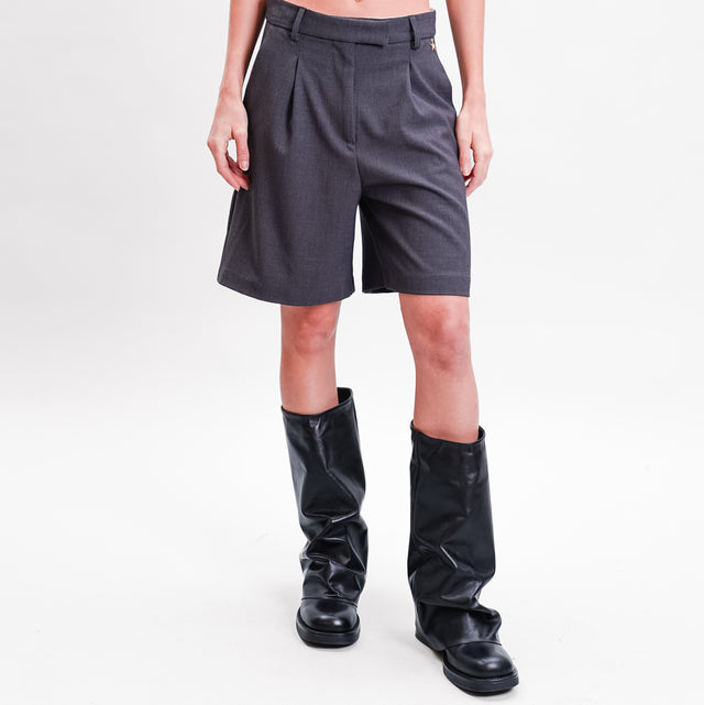 Souvenir Bermuda shorts with pleats - anthracite