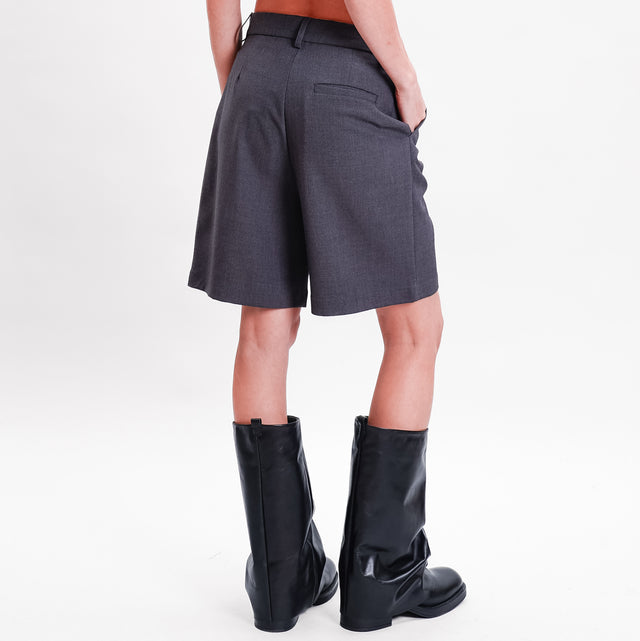 Souvenir Bermuda shorts with pleats - anthracite