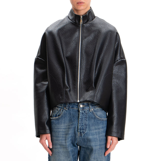 Tension in-Jacket in hammered faux leather - black