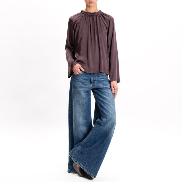 Tensione in-Blusa collo elastico in satin elasticizzato - mosto