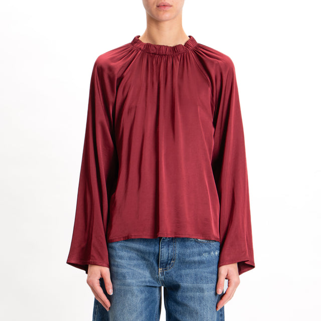 Tensione in-Blusa collo elastico in satin elasticizzato - rouge