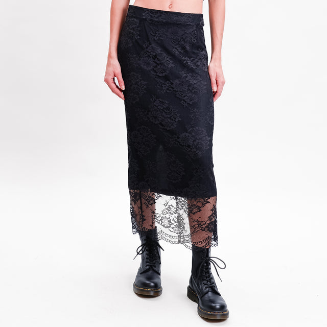 Tension in-Lace Skirt - Black