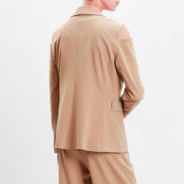 Tensione in-Giacca cut out con spilla - camel