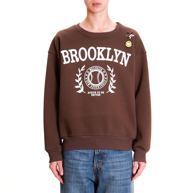 Tension in-Brooklyn Sweatshirt with Pin - Chocolate/Cream