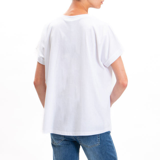 Tensione in-T-shirt scollo a v con ciondoli - bianco