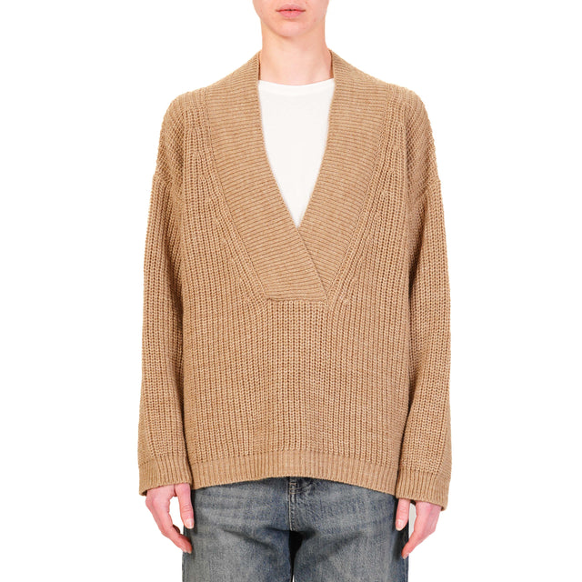 Tensione in-Maglia scollo v misto alpaca - camel