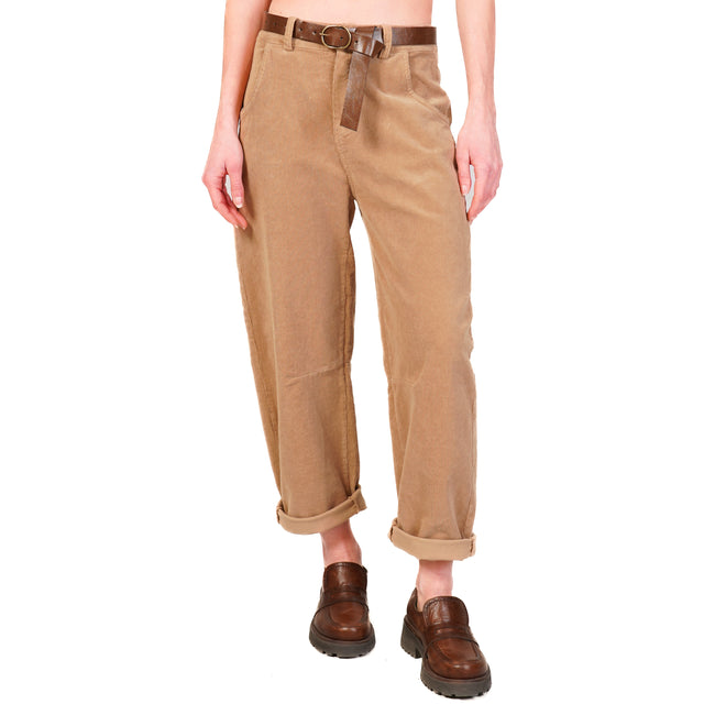 Tensione in-Pantalone baggy velluto millerighe elasticizzato - camel