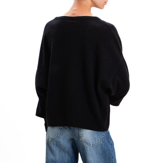 Tension in-V-neck wool sweater with cut out 100% wool SOFT - black