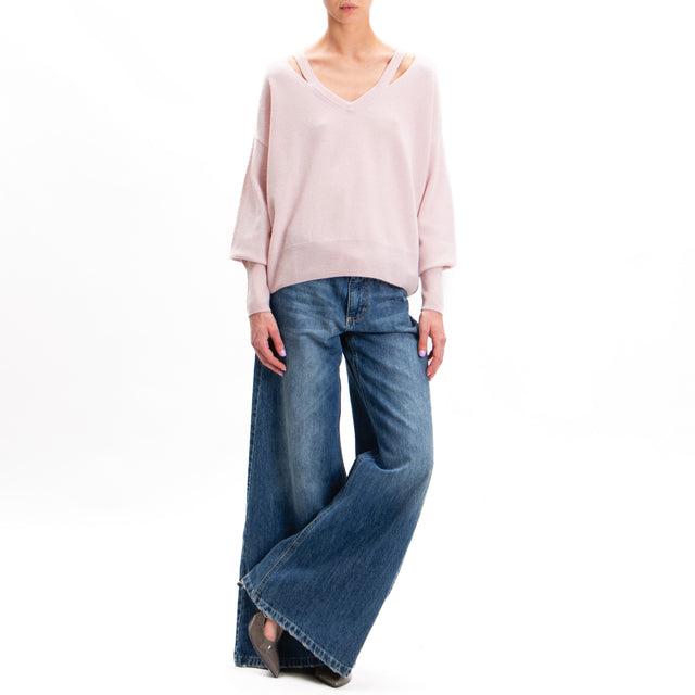 Tension in-V-neck wool sweater with cut out 100% wool SOFT - pink