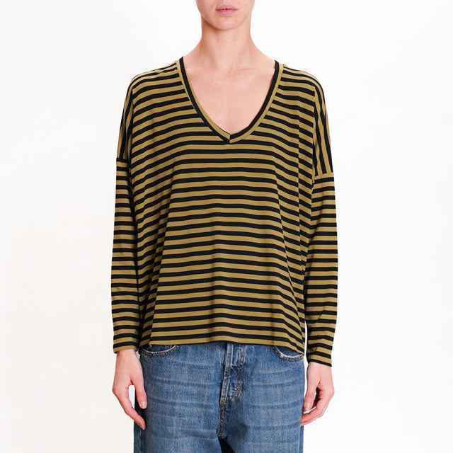 Zeroassoluto-V-neck striped jersey T-shirt - leaf/black