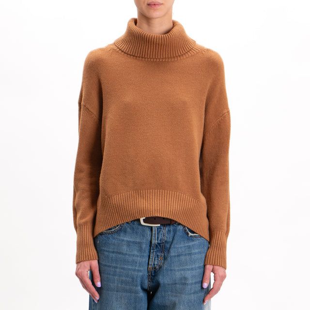 Zeroassoluto-Maglia collo alto - camel