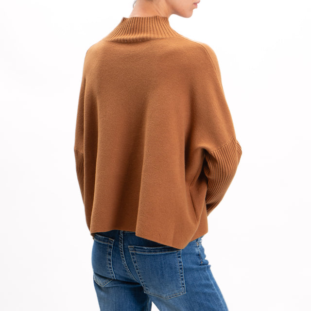 Zeroassoluto-Ribbed sleeve fitted neck sweater - camel