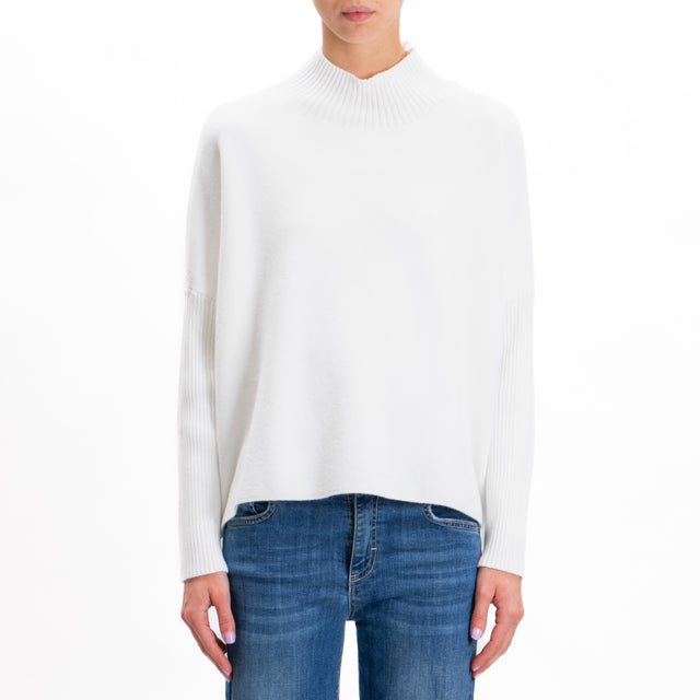 Zeroassoluto-Ribbed sleeve fitted collar sweater - off white