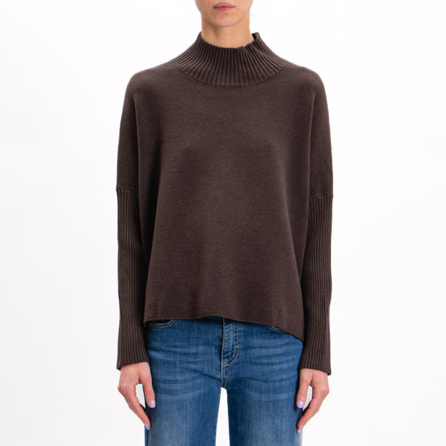 Zeroassoluto-Ribbed sleeve fitted collar sweater - chocolate