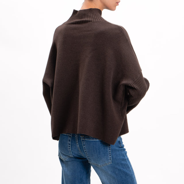 Zeroassoluto-Ribbed sleeve fitted collar sweater - chocolate