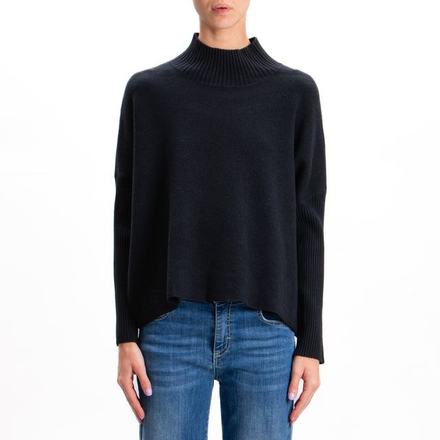 Zeroassoluto-Ribbed sleeve fitted collar sweater - black