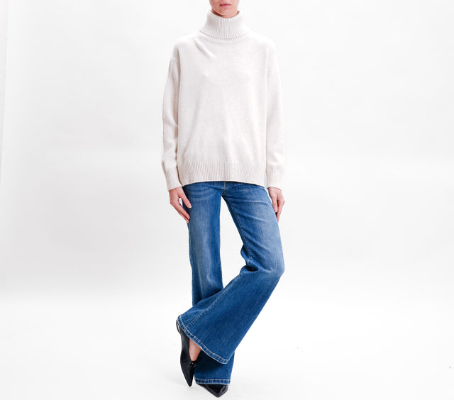 Zeroassoluto-Oversized high neck box sweater with side slits - chalk