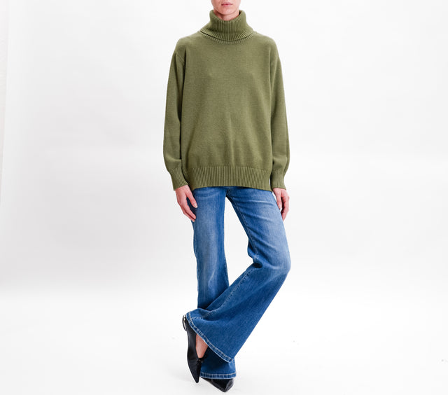 Zeroassoluto-Oversized high neck box sweater with side slits - military