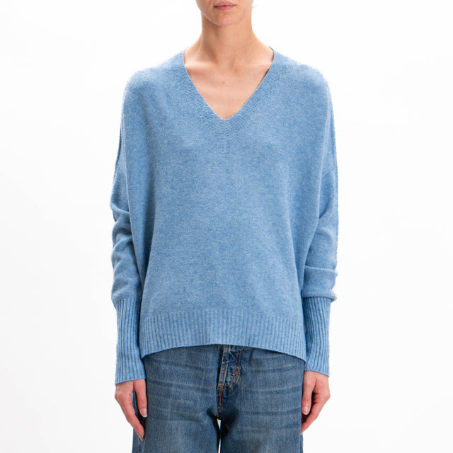 Kontatto-V-neck sweater with side slits - sugar paper