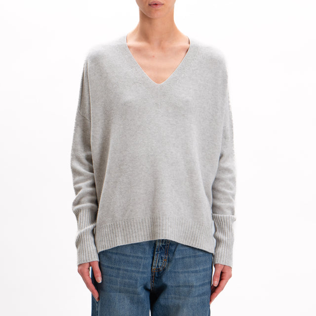 Kontatto-V-neck sweater with side slits - light grey